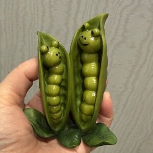 Vintage 2006 Enesco Home Grown Peapod Caterpillar Figurine 4006823 in Box